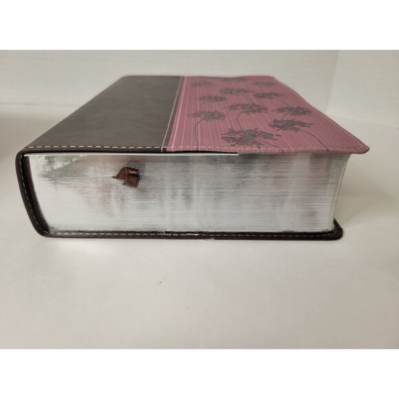 New Living Translation‎ Life Application Study Bible - Dark Brown/Pink Flowers - Picture 4 of 5
